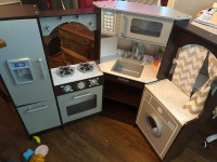 Play kitchen set 