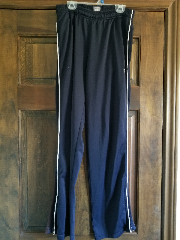 Men's/Youth Pants American Eagle, Roots, Levi  27 - 30W in Men's in Peterborough - Image 4