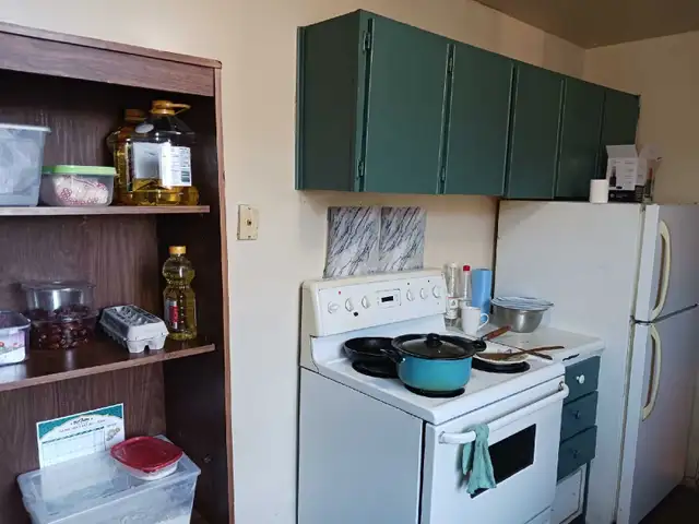 1 bed room and sharing in Room Rentals & Roommates in City of Toronto - Image 11