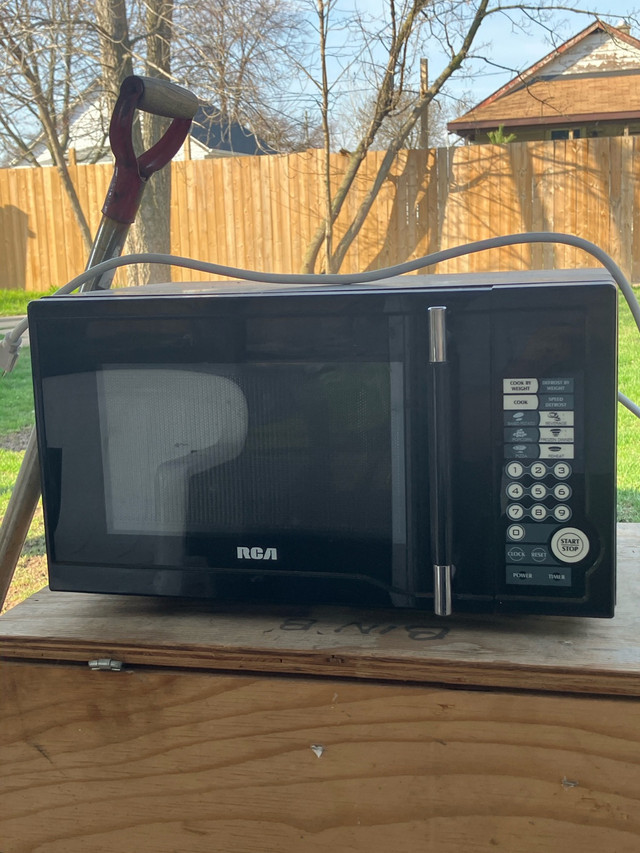 Microwave in Microwaves & Cookers in St. Catharines