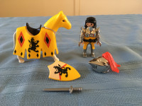 Playmobil chevalier et cheval avec robe jaune