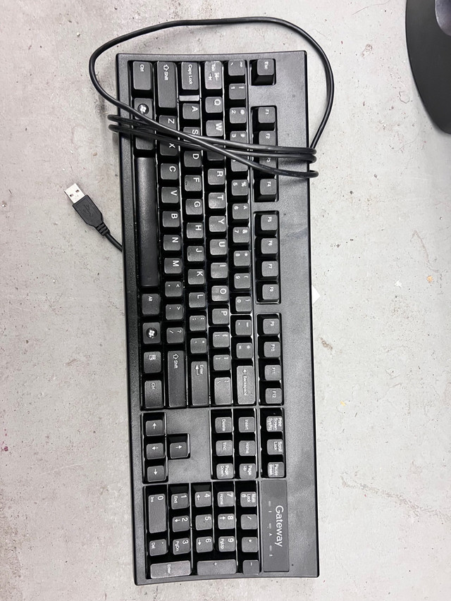  Keyboard  dans Ordinateurs de bureau  à Ville de Montréal - Image 4