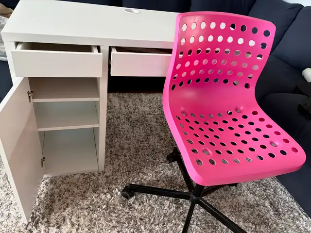 Ikea desk + office chairs in Desks in Longueuil / South Shore - Image 4