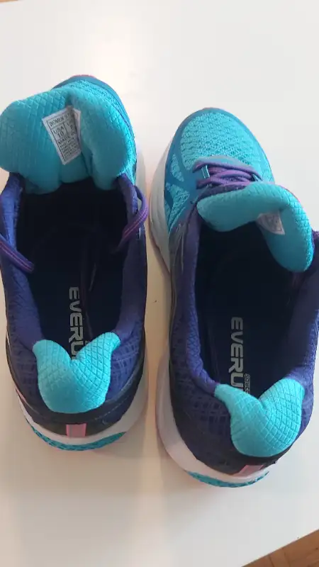 SAUCONY running shoes size 10W new never worn only 89$ in Women's - Shoes in Edmonton - Image 5