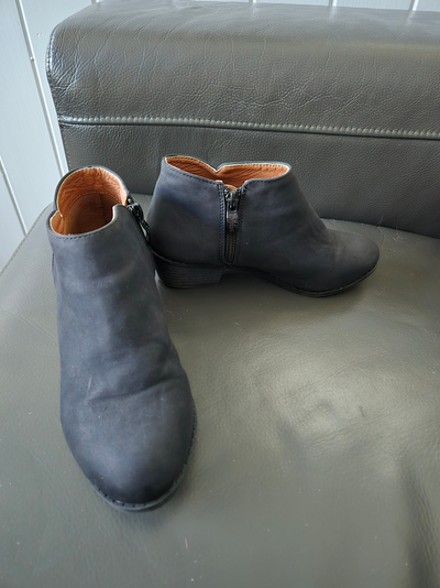 New, Girls Black Boots, Size 2, View more