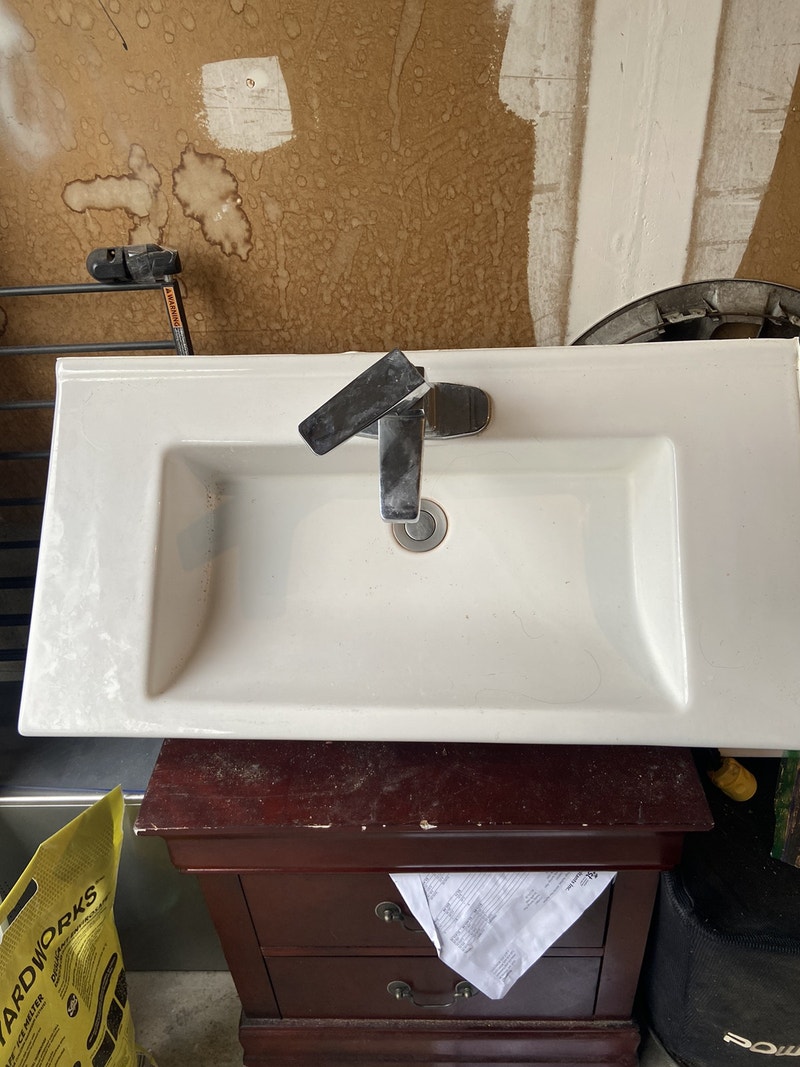 Vanity sink with tap Plumbing, Sinks, Toilets & Showers Mississauga