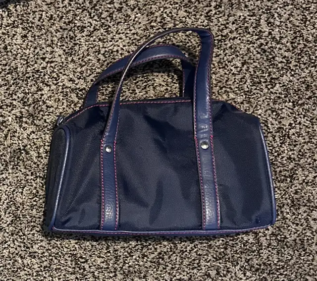 Tommy Hilfiger mini tote bag in Women's - Bags & Wallets in Oshawa / Durham Region - Image 3