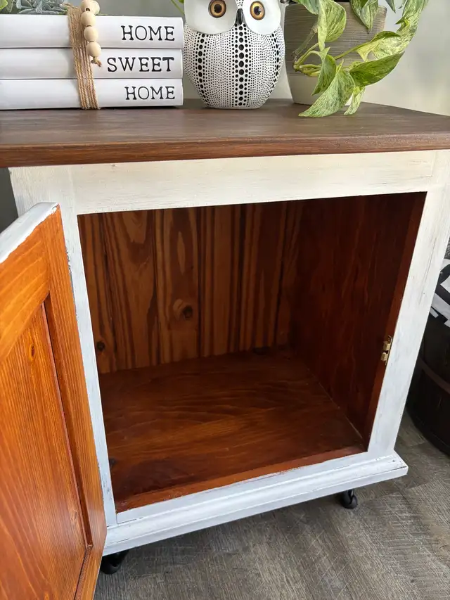 Petit meuble blanc sur pattes noires in Coffee Tables in Trois-Rivières - Image 7