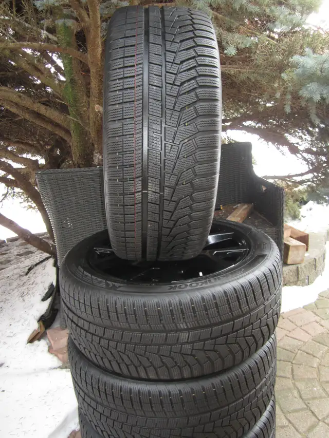 Next to new BMW X7 Oem black 21" winter snow wheel kit style 752 in Tires & Rims in Oakville / Halton Region - Image 5