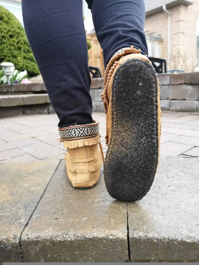Women's size 8 Moccasin ankle boot Moose Hide Leather - made in  in Women's - Shoes in Oshawa / Durham Region - Image 8