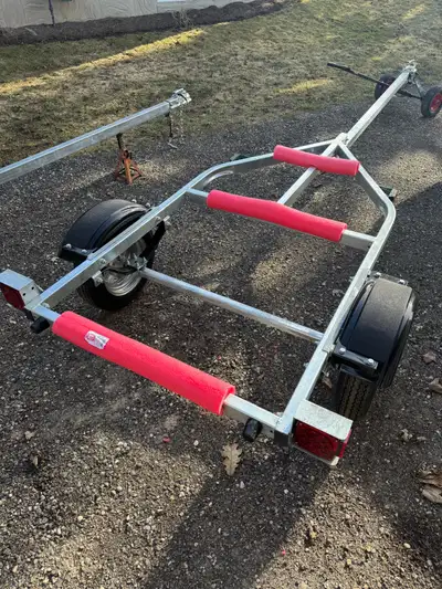 TR15-GLV-RT Base Trailer Galvanized welded steel frame construction with retractable tongue and bump...