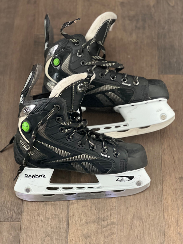 Reebok DSS 12K Junior Hockey Skates - 3.5 (Shoe Size 5 US) in Hockey in London