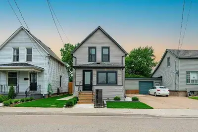 CA$599,999 • 3 Beds 2 Baths - House 3 Beds 2 Baths - House 4471 1st Ave, Niagara Falls, ON L2E 4G1,...