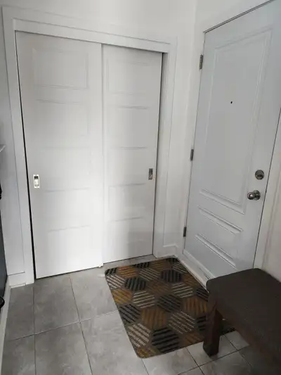 Beau 4 ½ à louer – Disponible le 1er juillet Magnifique condo moderne situé au 2e étage, offrant bea...