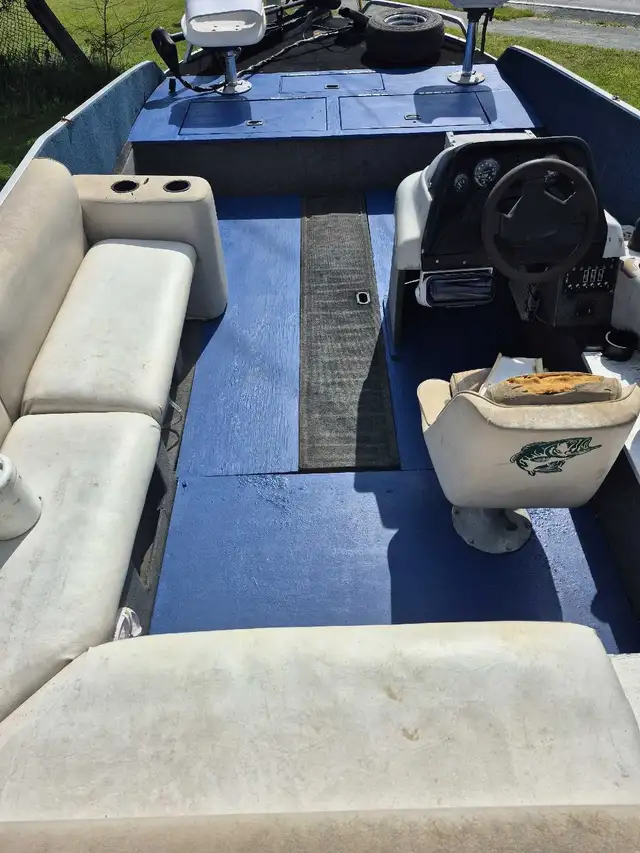 1996 Aluminum Tracker boat. in Powerboats & Motorboats in Cape Breton - Image 4