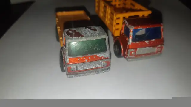 Vintage Matchbox Dodge Cattle Truck #71 damaged lot of 2  in Toys & Games in Guelph - Image 4