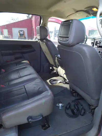 2008 RAM 3500 DUALLY. MEGACAB SHORTBOX. RU S VERY NICE. ONLY 275K KM. DPF DELETED, EGR DELETED. VERY...