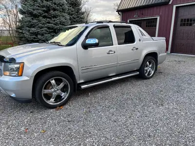 248,000km - Black Badge Loaded 2 Sets of tires Excellent Condition Oil sprayed yearly - Serviced eve...