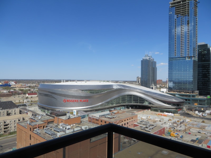 Amazing 19 floor 2 bedroom condo in heart of Downtown Edmonton Long
