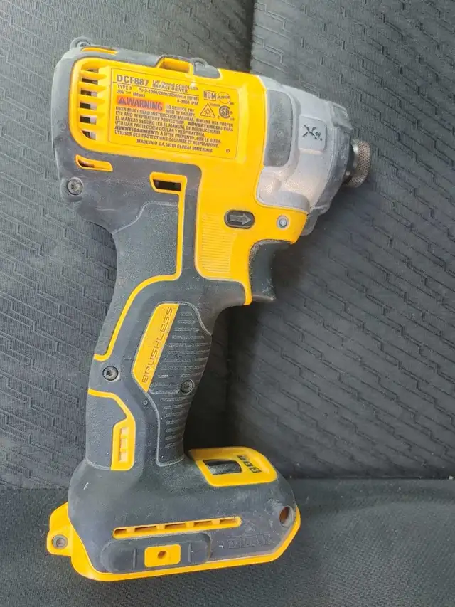 DEWALT DCF887B 20V MAX XR  3-Speed 1814 in-lb high to Impact Dri in Power Tools in Markham / York Region - Image 3