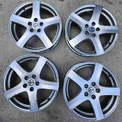 Some scratches but in good condition. Used to be on a Toyota Matrix. Pick up only. Cash only. QEW/Di...
