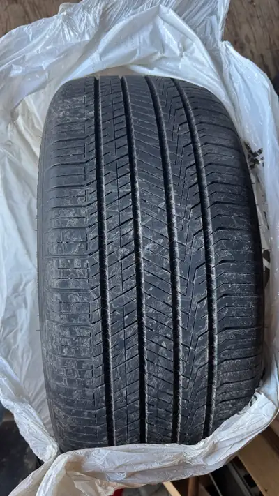 Set of 4 Hankook Ventus all season tires Noise absorbing foam. Driven 14,000 km. 8/32nd From factory...
