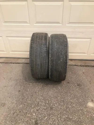 2 265/65R17 Michelin Latitude tires have a tread depth of 1@5.5/32 1@7/32 tires are 12/32 new this a...