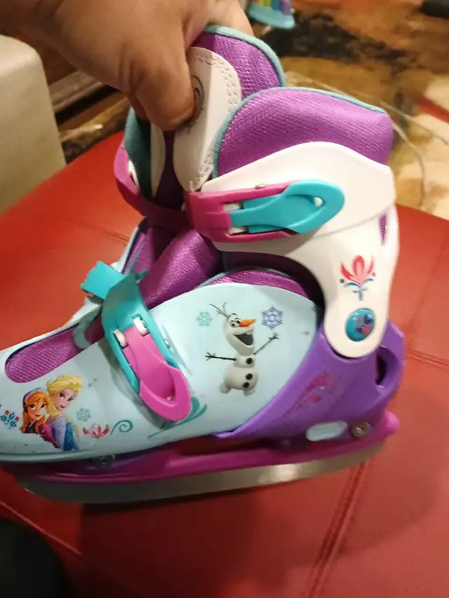 Frozen skates size 12 to 2 in Skates & Blades in Oakville / Halton Region - Image 4