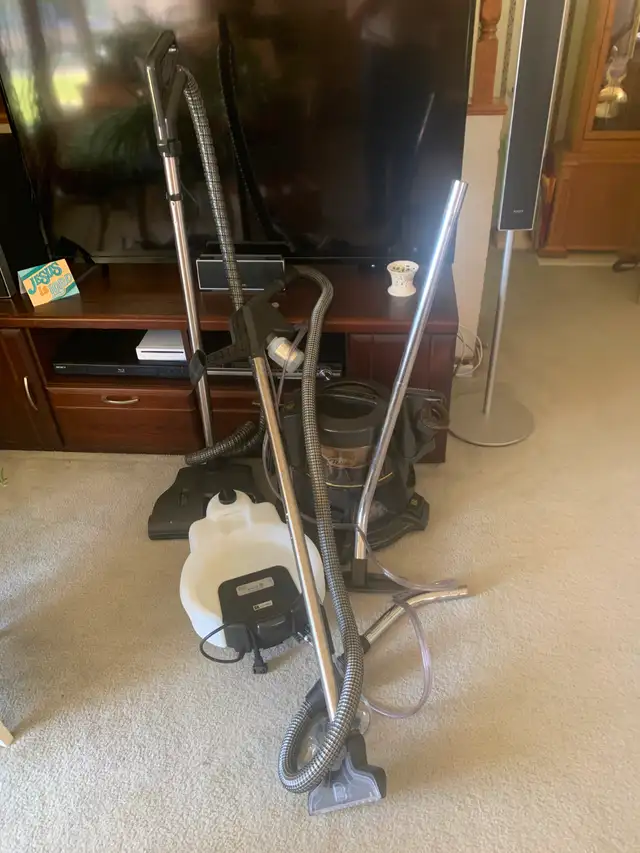 Rainbow Vacuum Cleaner in Vacuums in Winnipeg - Image 9