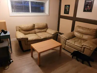 Bright, private, with 3 beautiful rooms for rent 1. The rent includes 1 bedroom, 1 private half bath...