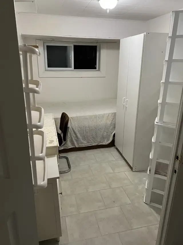 Cozy Furnished room All-inclusive Leslie & Finch area 1 bus to S