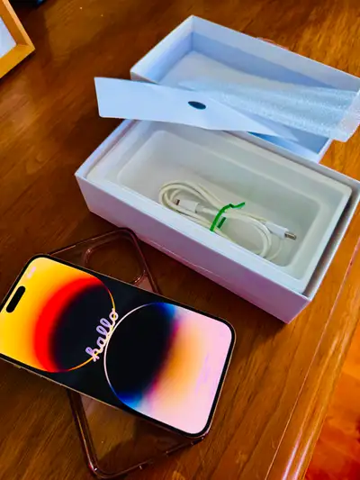Perfect condition no scratches or damage at all. I didn’t use it very long before I got a new phone...