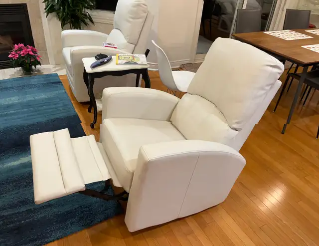 2 reclining chairs in Chairs & Recliners in Markham / York Region - Image 3