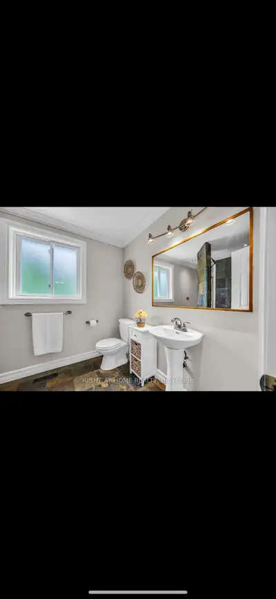 Locate at (Derry Rd & Winston churchill blvd) ,2 min to plaza ;Rooms (2- storey)for rent in Mississa...