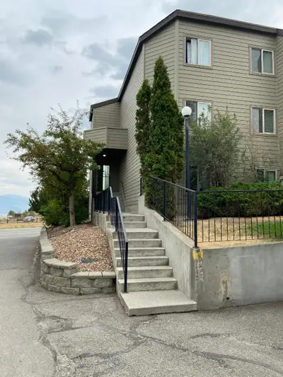 Our great location 2 Bedroom 1 Bath Apartment is available for rent Oct 1st, it has been updated and...