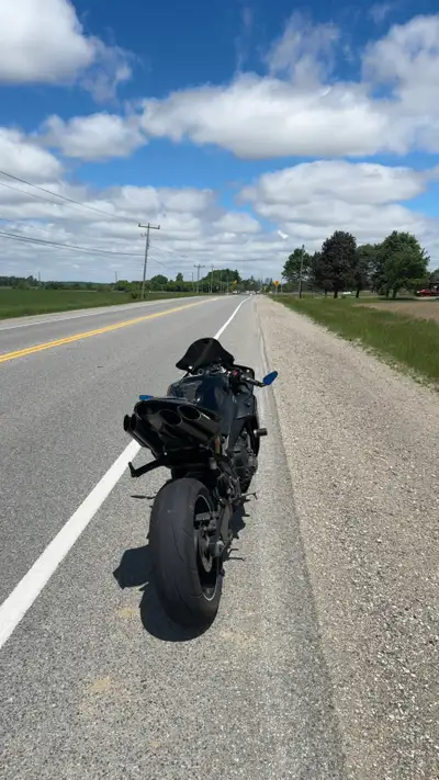 2010 Yamaha R1 - 21,000 kms Very well maintained and always kept in garage. I’ve owned it for over 1...