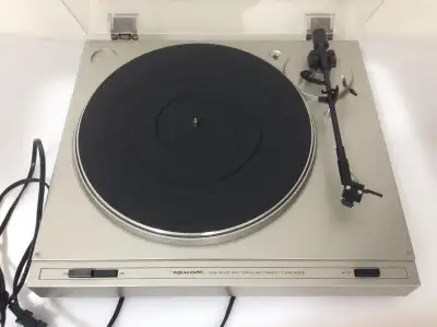 Realistic Turntable LAB 8130 Belt Drive Automatic Price : 150 Canadian Dollars