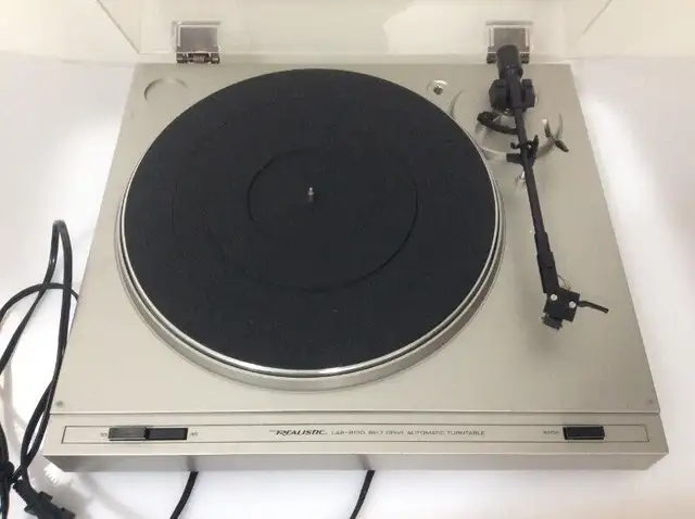 Realistic Turntable LAB 8130 Belt Drive Automatic in Stereo Systems & Home Theatre in Mississauga / Peel Region - Image 2