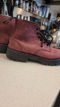Women's gripfast boots size 5