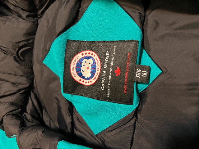 Authentic kids Canada goose winter jacket - pick up in aurora in Kids & Youth in Markham / York Region - Image 2