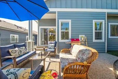 Presented By Sharon Walton of RLP Kelowna MLS ®10336421 3407 Ironwood Dr West Kelowna 2BED+DEN, Can...