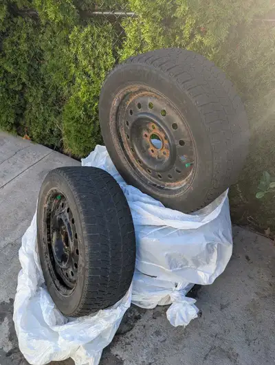 Used winter tires with rims, good condition. 205/55 R16 91H. The bolt pattern is 5 × 114.3 mm.