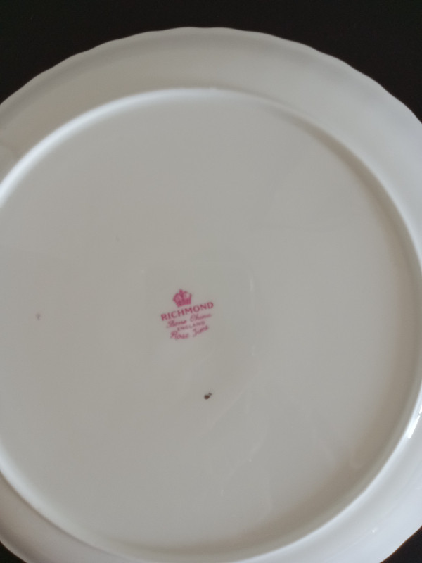 Bone china serving plate from England in Kitchen & Dining Wares in Ottawa - Image 2