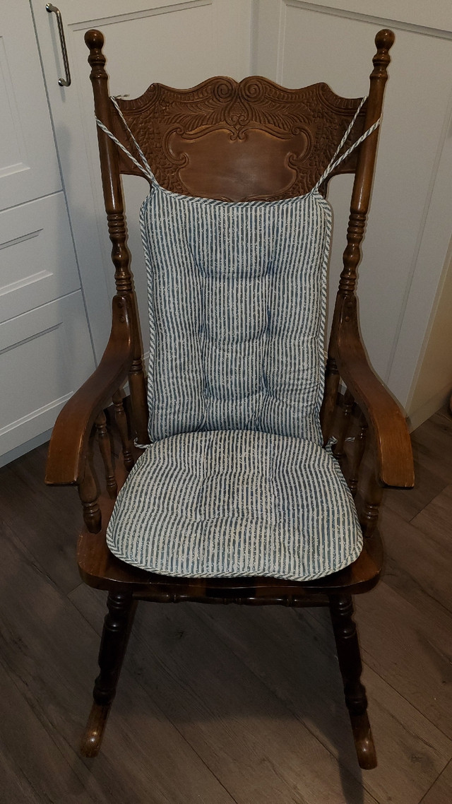 Rocking chair in Chairs & Recliners in Markham / York Region