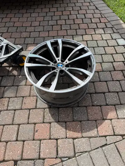 BMW X6 RIMS/F16 OEM 5 years old 20x10 for front 20x11 for rear Staggered For tires 275R40/20 315R35/...