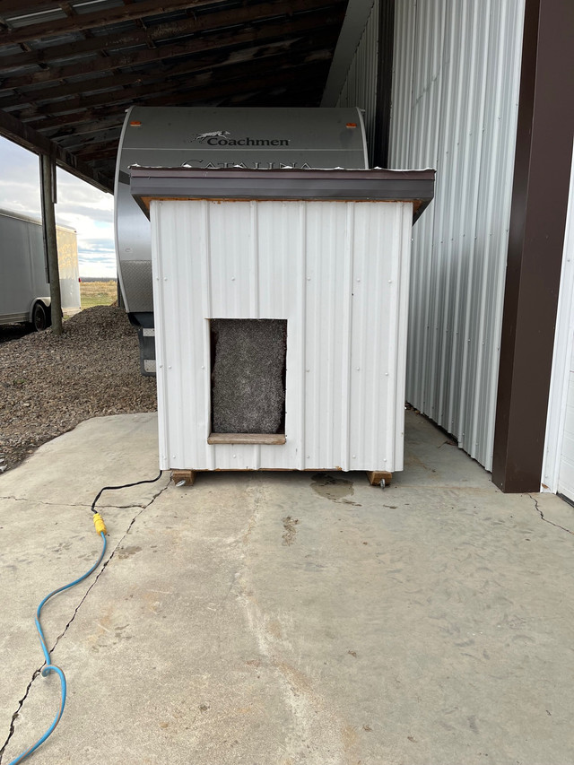 Dog House - Insulated/Wired dans Accessoires  à Meadow Lake
