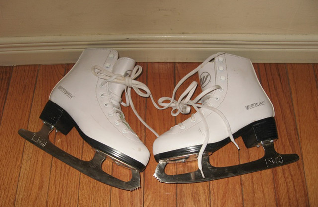 Girls Ice Figure Skates - Size 1, 2 ,3 US in Skates & Blades in City of Toronto - Image 4