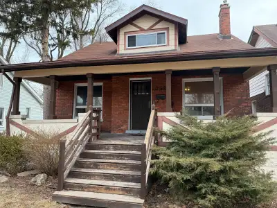Large 5 bedroom house with large common areas. Walking distance to University of Windsor. Central A/...