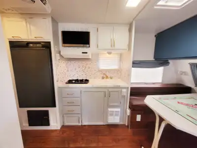 For sale is a 21’ Classic Cruser by CIKIRA RV trailer in great condition. The unit is extremely well...