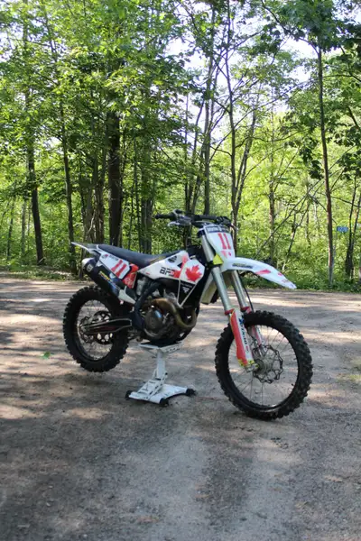 2022 HUSQVARNA FC250 It’s an awesome bike in great condition. super light super smooth super fast. I...
